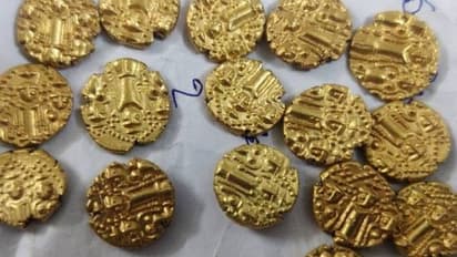 വീട് നിർമാണത്തിനിടെ കണ്ടെത്തിയത് നൂറ്റാണ്ടുകൾ പഴക്കമുള്ള നാണയങ്ങളും വെള്ളി ആഭരണങ്ങളും