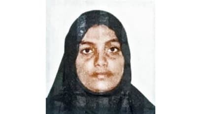 സൗദി അറേബ്യയില്‍ മലയാളി കുടുംബങ്ങൾ സഞ്ചരിച്ച കാർ മറിഞ്ഞ് യുവതി മരിച്ചു; നാലുപേർക്ക് പരിക്ക്