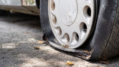 ടയര് പൊട്ടിത്തെറിച്ചത് 'ആക്ട് ഓഫ് ഗോഡ്' അല്ല; ഇന്ഷുറന്സ് കമ്പനിയുടെ വാദം തള്ളി കോടതി