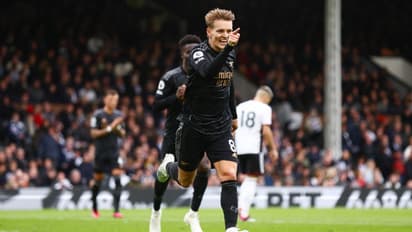 ആഴ്സണലിന്റെ കുതിപ്പിന് കിതപ്പില്ല, വമ്പന് ജയം; യുണൈറ്റഡിന് സമനില, ചുവപ്പ് കിട്ടി കസിമിറോ