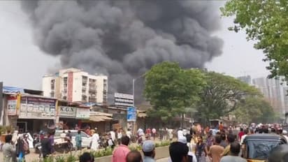 ముంబైలో భారీ అగ్నిప్రమాదం.. ఓషివారా ఫర్నీచర్ మార్కెట్ సమీపంలో చెలరేగిన మంటలు.. వీడియోలు వైరల్