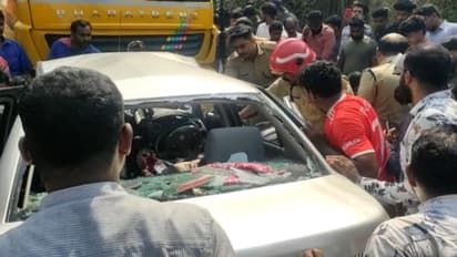 കൺമുന്നിൽ അപകടം, പാഞ്ഞെത്തിയ നാട്ടുകാർക്ക് പരിക്കേറ്റവരെ പുറത്തെത്തിക്കാനായില്ല; 2 പേർ മരിച്ചു