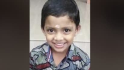 സ്കൂൾ വാനിൽ വന്നിറങ്ങി, അമ്മ നോക്കി നിൽക്കേ അതേ വാഹനമിടിച്ച് ഒന്നാം ക്ലാസ് വിദ്യാർത്ഥി മരിച്ചു