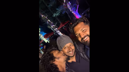 காஷ்மீரில் பிரபலங்களுடன் களைகட்டிய லோகேஷ் கனகராஜ் பார்த் டே பார்ட்டி..! வைரலாகும் போட்டோஸ்..!