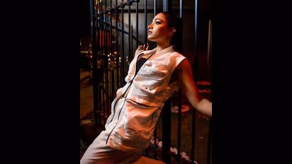 ராஷ்மிகாவை கழட்டி விட்ட விஜய் தேவரகொண்டா... விவாகரத்தான நடிகையுடன் ஒரே ரூமில் கூத்தடிக்கிறாரா? 