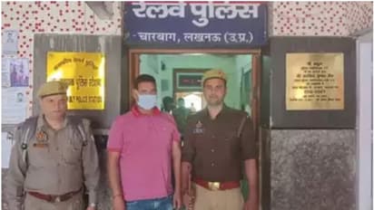 യാത്രക്കാരുടെ ദേഹത്ത് മൂത്രമൊഴിച്ച ടിടിഇക്ക് പണി കിട്ടി, അറസ്റ്റിന് പിന്നാലെ സസ്പന്ഷന്