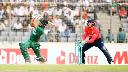 ചരിത്രം! ട്വന്റി 20 പരമ്പരയില് ഇംഗ്ലണ്ടിനെ വൈറ്റ് വാഷ് ചെയ്ത് ബംഗ്ലാ കടുവകള്