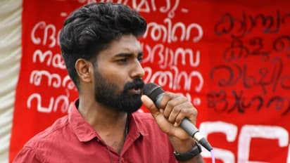 'വീട്ടിൽ കേറി കൈയ്യും കാലും തല്ലിയൊടിക്കും'; സ്ഥാനാർത്ഥിക്ക് എസ്എഫ്ഐ ജില്ലാ സെക്രട്ടറിയുടെ ഭീഷണി