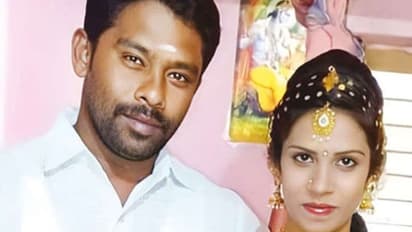 முனங்கல் சத்தம்! கட்டிலில் கட்டிப்புரண்டு கள்ளக்காதலனுடன் மனைவி உல்லாசம்! நேரில் பார்த்த கணவர்..!