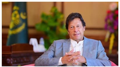 Explained: തട്ടിപ്പു മുതൽ ക്രിമിനല്‍ കേസ് വരെ; ഇമ്രാൻ ഖാനെ പാക്കിസ്താൻ പൊലീസ് വേട്ടയാടുന്നതിന് പിന്നിൽ...