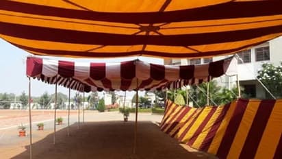 ಬಳ್ಳಾರಿ: ಭಾರೀ ಗಾಳಿಗೆ ಕಿತ್ತು ಬಿದ್ದ ಬಾಡೂಟದ ಪೆಂಡಾಲ್, ಎದ್ನೋ ಬಿದ್ನೋ ಓಡಿದ ಜನ..!