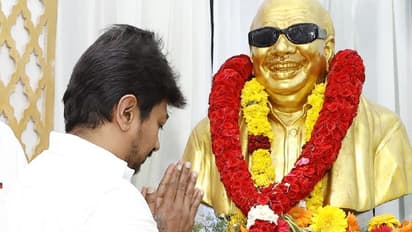 அமைச்சராக பொறுப்பேற்று முதல்முறை தாத்தா வீட்டிற்கு சென்ற உதயநிதிக்கு பூரண கும்ப வரவேற்பு