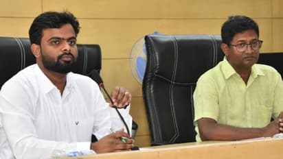 ಸರ್ಕಾರದ ಸಹಾಯಧವನ್ನು ಸಾಲಕ್ಕೆ ವಜಾ ಮಾಡಬೇಡಿ: ಬ್ಯಾಂಕ್ಗಳಿಗೆ ಜಿಲ್ಲಾಧಿಕಾರಿ ಖಡಕ್ ಸೂಚನೆ