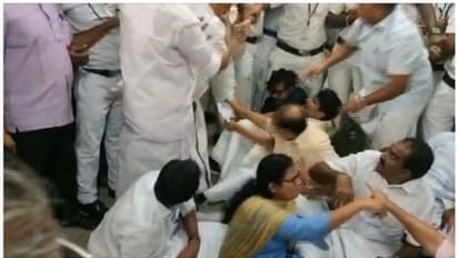 നിയമസഭയിലെ സംഘർഷം; സ്പീക്കർ വിളിച്ച കക്ഷിനേതാക്കളുടെ യോഗം ഇന്ന്, സഭ ഇന്നും പ്രക്ഷുബ്ധമായേക്കും