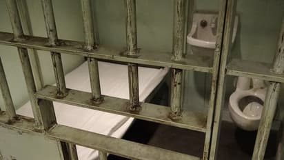 மயானமாக மாறும் குஜராத் ஜெயில்கள்! காவல் நிலைய மரணங்களில் முதலிடம்!