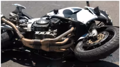 തുടര്ച്ചയായി ടൂവീലറുകള് തെന്നിമറിയുന്നു, ദിവസവും റോഡ് സോപ്പിട്ട് കഴുകി ഫയര് ഫോഴ്സ്!