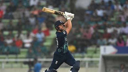 ഇംഗ്ലണ്ടിന്‍റെ വെടിക്കെട്ട് ബാറ്റര്‍ക്ക് പകരക്കാരാനെ തേടി ആര്‍സിബി, ടീമിലെത്തുക കിവീസ് താരം