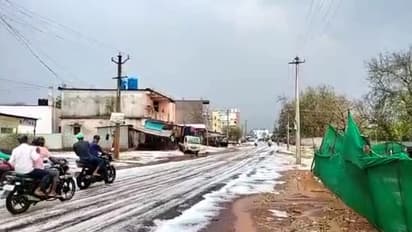 హైదరాబాద్లో ఒక్కసారిగా మారిన వాతావరణం.. పలుచోట్ల భారీ వర్షం..