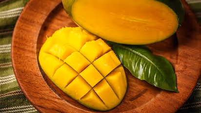 மாம்பழம் சாப்பிட்டால் பருக்கள் வரும்? உண்மையா? என்னன்னு தெரிஞ்சுக்கலாம் வாங்க..!!