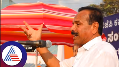 Vijayasankalpa yatre: ‘ಕೈ’ಯಿಂದ ಸೋಲೋ ಗ್ಯಾರಂಟಿ ಕಾರ್ಡ್ ಹಂಚಿಕೆ: ಡಿವಿ ಸದಾನಂದಗೌಡ