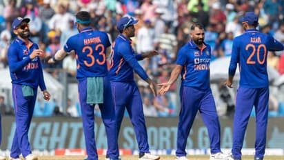 சரவெடியாய் ஆரம்பத்து புஸ்வானமாய் முடிந்த ஆஸ்திரேலிய இன்னிங்ஸ்..! முதல் ODI-யில் இந்திய அணிக்கு எளிய இலக்கு