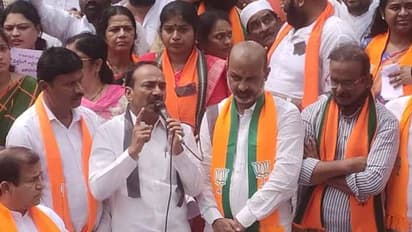 కేటీఆర్ ను భర్తరఫ్  చేయాలి: టీఎస్‌సీఎస్‌సీ ప్రశ్నాపత్రం లీక్ పై  గన్ పార్క్ వద్ద  బండి దీక్ష