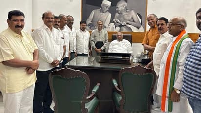 ದೆಹಲಿಯಲ್ಲಿ ಮಂಡ್ಯ ಕಾಂಗ್ರೆಸ್ ಟಿಕೆಟ್ ಸರ್ಕಸ್: ಖರ್ಗೆ ಬೆಂಬಿಡದ ಮೂಲ ಕಾಂಗ್ರೆಸ್ಸಿಗರು