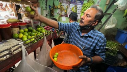മുകളിൽ സൂര്യൻ, താഴെ പൊള്ളുന്ന വില! ചെറുനാരങ്ങയ്ക്ക് വില കുതിച്ചുകയറി, ഇനിയും കൂടുമെന്ന് കച്ചവടക്കാർ