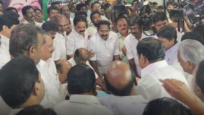 வேட்பு மனுவை தாக்கல் செய்த இபிஎஸ்.. கெத்தாக போட்டியின்றி பொதுச்செயலாளராகிறார்?