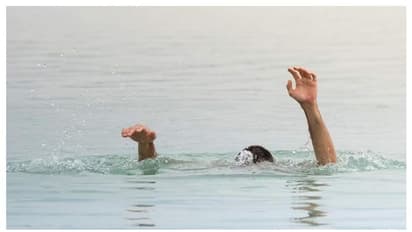 കന്നുകാലികളെ മേയ്ക്കുന്നതിനിടെ കുടിക്കാൻ വെള്ളത്തിനായി കുളത്തിലിറങ്ങി; രണ്ട് കുട്ടികൾ മുങ്ങിമരിച്ചു