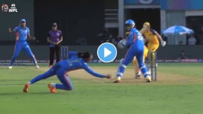 അസാമാന്യ മെയ്വഴക്കം! ദേവിക വൈദ്യയെ പറന്നുപിടിച്ച് ഹര്മന്പ്രീത് കൗര്; വൈറല് വീഡിയോ കാണാം