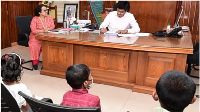 ആലപ്പുഴയ്ക്ക് നന്ദി! ആറ് കുട്ടികള്‍ക്ക് വീട് ഉറപ്പാക്കി കളക്ടര്‍ ചുമതലയൊഴിഞ്ഞു; കൃഷ്ണതേജ ഇനി തൃശൂരില്‍