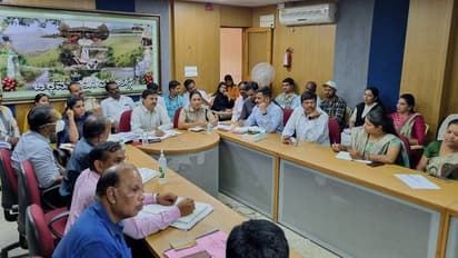 Chikkamagaluru: ಪರವಾನಗಿ ಪಡೆಯದೆ ಬ್ಯಾನರ್ಸ್, ಫ್ಲೆಕ್ಸ್, ಪೋಸ್ಟರ್ ಅಂಟಿಸುವುದು ನಿಷೇಧ: ಜಿಲ್ಲಾಧಿಕಾರಿ ರಮೇಶ್