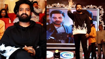 బ్లాక్ హుడీలో సింపుల్ గా ఎన్టీఆర్.. తారక్ డ్రస్ కాస్ట్ ఎంతంటే..? వైరల్ అవుతున్న న్యూస్