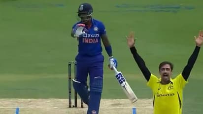 வந்தாரு, நின்னாரு, சென்றாரு, ரிபீட்டூ, வந்தாரு, நின்னாரு, சென்றாரு ரிபீட்டூ - சூர்யகுமார் யாதவ் கோல்டன் டக்!