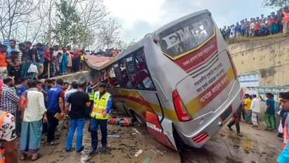 ദേശീയപാതയിലെ കൈവരി ഇടിച്ച് തെറിപ്പിച്ച് 30 അടിയോളം താഴ്ചയിലേക്ക് പതിച്ച് ബസ്, 19 മരണം