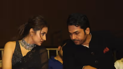 தங்கள் தரிசனம்  கிடைக்குமா... குந்தவை திரிஷா உடன் டுவிட்டரில் chat செய்த வந்தியத்தேவன் கார்த்தி