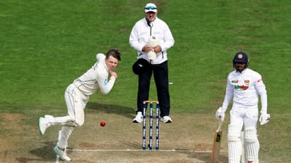 കാറ്റ് പോയ പോക്കില് പന്തുമായി പറന്നു; കണ്ണുതള്ളി താരങ്ങളും അംപയറും! വീഡിയോ