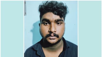 കരിമണൽ മോഷ്ടിച്ചു കടത്തിയ സംഘത്തിലെ ഒരാൾ അറസ്റ്റിൽ; മിനി ലോറിയും പിടിച്ചെടുത്തു