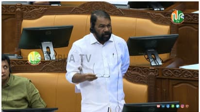 'ഇതുപോലെ പ്രതിഷേധം സഭയിൽ ഉണ്ടായിട്ടില്ല', ഇതെവിടുത്തെ സമരം? പ്രതിപക്ഷ സത്യ​ഗ്രഹത്തെ വിമ‍ർശിച്ച്  വി.ശിവൻകുട്ടി