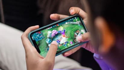 17 மணி நேரம் தூங்காமல் கேம் விளையாடிய சிறுவன்.. மகனுக்கு தந்தை அளித்த வினோத தண்டனை - என்ன தெரியுமா?