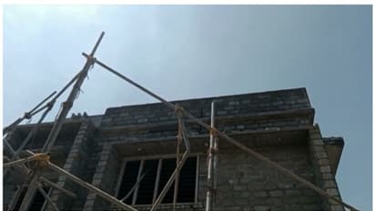 അങ്കമാലിയിൽ കെട്ടിടത്തിന്റെ സ്ലാബുകൾ ഇടിഞ്ഞ് വീണു; രണ്ട് പേർക്ക് ദാരുണാന്ത്യം