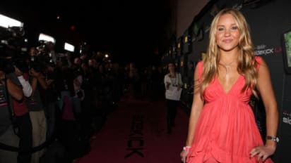 തെരുവിലൂടെ നഗ്നയായി നടന്ന യുവനടിയെ മാനസികാരോഗ്യ കേന്ദ്രത്തില് പ്രവേശിപ്പിച്ചു