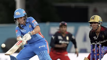 WPL 2023: Amelia Kerr powers Mumbai Indians to 4-wicket win over RCB