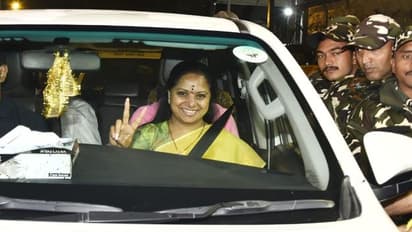 న్యూఢిల్లీ నుండి హైద్రాబాద్ బయలుదేరిన కవిత