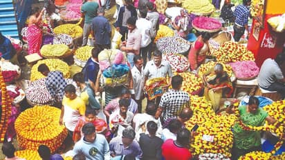 ಬೆಂಗಳೂರಿನಲ್ಲಿ ಯುಗಾದಿ ಹಬ್ಬದ ಖರೀದಿ ಬಲುಜೋರು: ಕೊಂಚ ಏರಿದ ಬೆಲೆ