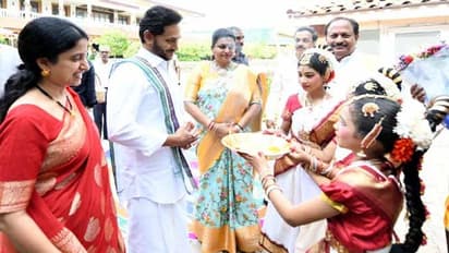 ప్రతి ఒక్కరి ఉజ్వల భవిష్యత్తుకు దోహదపడాలి : జగన్ నివాసంలో ఉగాది వేడుకలు