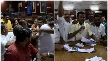 പ്രതിഷേധത്തിൽ മുങ്ങി പാലക്കാട് നഗരസഭാ ബജറ്റ് അവതരണം; ബജറ്റ് കീറിയെറിഞ്ഞു, കത്തിച്ചു