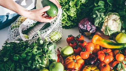 സമ്മർദ്ദം കുറയ്ക്കാൻ ഡയറ്റിൽ ഉൾപ്പെടുത്താം ഈ ഭക്ഷണങ്ങൾ