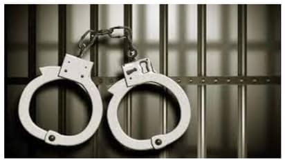 வழக்குப் பதிவு செய்யாமல் இருக்க ரூ.4000 லஞ்சம்... வசமாக சிக்கிய காவல் உதவி ஆய்வாளர்!!